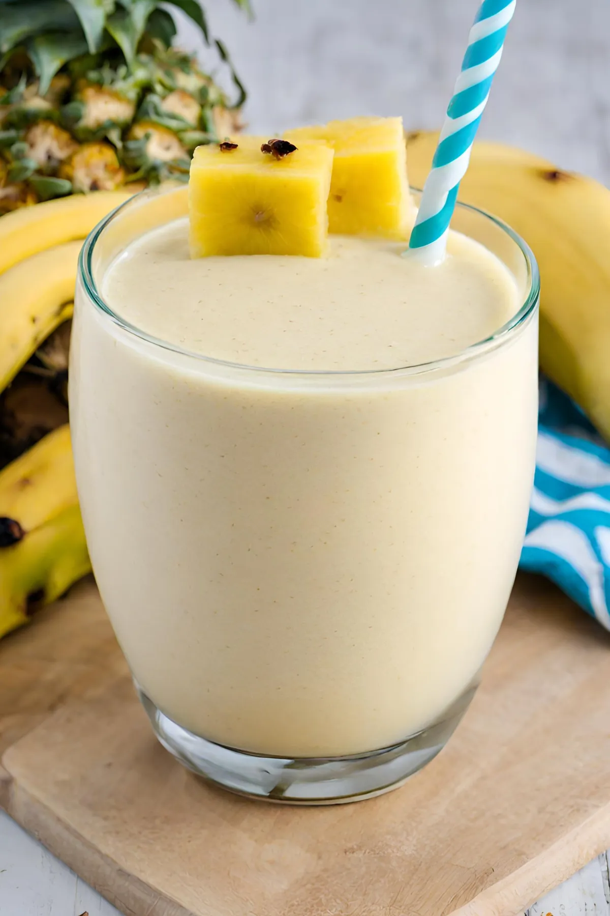 How to Make a Pineapple Banana Smoothie