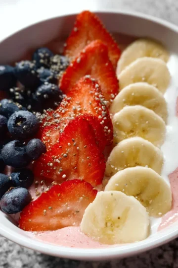 5-Minute Fruit Smoothie Bowl (with Greek Yogurt)